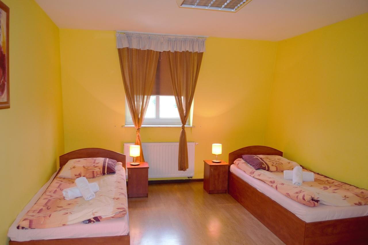 Отель Hotel i Restauracja Jaskolka Alojzów-17
